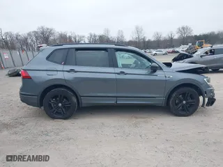 2019 Volkswagen Tiguan SE with VIN 3VV2B7AX0KM186146, listed as a IAAI auction lot 41785580 with 70,950 mi miles. Bid and sale history available at carsss.com. Image 13.