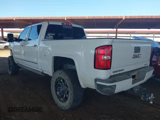 2016 GMC Sierra 2500HD Denali z VIN 1GT12UE85GF157972, wystawiony jako IAAI lot #40659216 z przebiegiem 130 351 mil mil oraz . Historia ofert i sprzedaży dostępna na DreamBid. Obrazek 3.