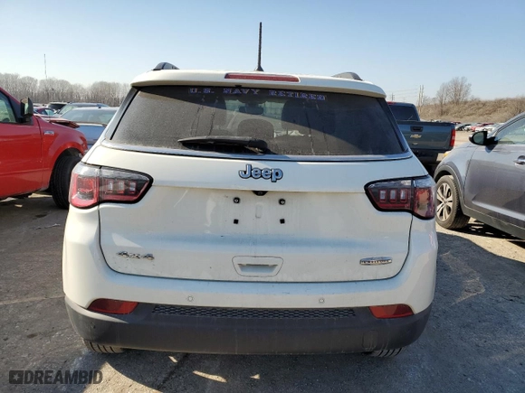 2018 Jeep Compass Latitude with VIN 3C4NJDBB5JT401315, listed as a Copart auction lot 42822284 with NaN miles and Salvage Title. Bid and sale history available at carsss.com. Image 6.