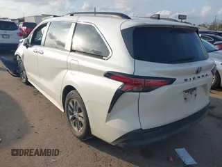 2021 Toyota Sienna XLE with VIN 5TDYRKEC9MS005997, listed as a IAAI auction lot 41506504 with 89,695 mi miles. Bid and sale history available at carsss.com. Image 3.