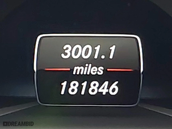 2013 Mercedes-Benz E-Class E 350 Luxury with VIN WDDHF8JB1DA738136, listed as a IAAI auction lot 41774836 with 181,846 mi miles. Bid and sale history available at carsss.com. Image 16.