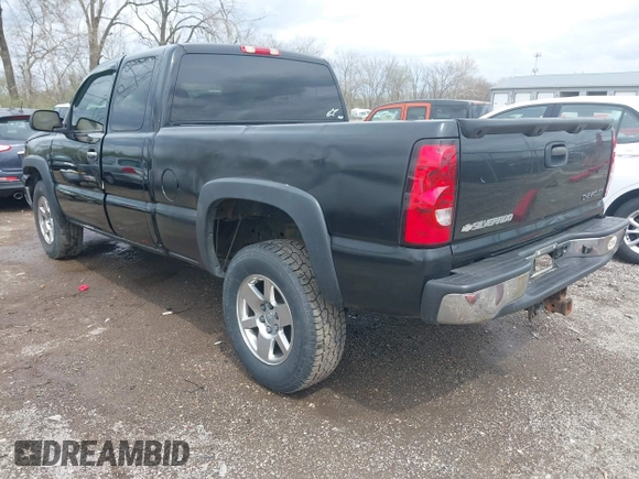 2005 Chevrolet Silverado 1500 Z71 with VIN 1GCEK19B85E146201, listed as a IAAI auction lot 41934412 with 175,240 mi miles. Bid and sale history available at carsss.com. Image 3.