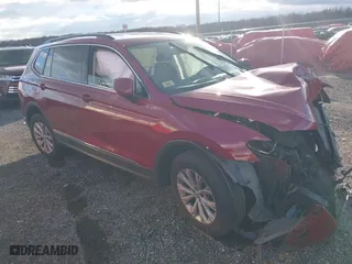 2018 Volkswagen Tiguan SEL with VIN 3VV3B7AX1JM076161, listed as a IAAI auction lot 40931210 with 106,916 mi miles. Bid and sale history available at carsss.com. Image 1.