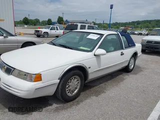 1995 Mercury Cougar z VIN 1MELM62W6SH623812, wystawiony jako IAAI lot #42306630 z przebiegiem 51 391 mil mil oraz . Historia ofert i sprzedaży dostępna na DreamBid. Obrazek 6.