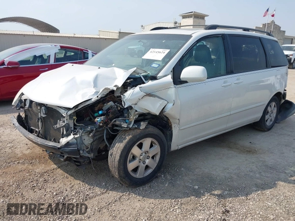 2010 Toyota Sienna XLE z VIN 5TDYK4CC2AS325645, wystawiony jako IAAI lot #42145624 z przebiegiem 202 868 mil mil oraz . Historia ofert i sprzedaży dostępna na DreamBid. Obrazek 18.