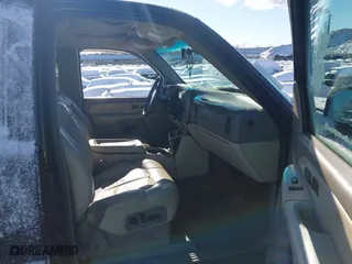 2002 Chevrolet Tahoe LT with VIN 1GNEK13Z62J281810, listed as a IAAI auction lot 41373655 with 161,157 mi miles. Bid and sale history available at carsss.com. Image 5.