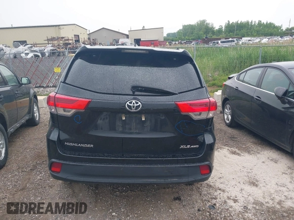 2018 Toyota Highlander SE with VIN 5TDJZRFH3JS543823, listed as a IAAI auction lot 42491705 with 110,801 mi miles and . Bid and sale history available at DreamBid. Image 16.