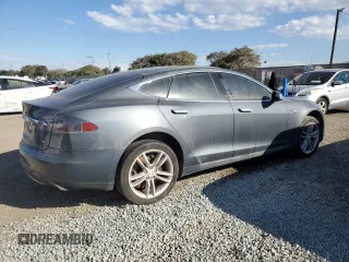 2013 Tesla Model S with VIN 5YJSA1CG9DFP09733, listed as a Copart auction lot 87739005 with 88,163 mi miles and Salvage title. Bid and sale history available at DreamBid. Image 3.