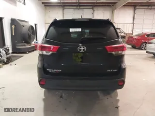 2017 Toyota Highlander XLE with VIN 5TDJZRFH1HS410312, listed as a IAAI auction lot 41729147 with 126,404 mi miles. Bid and sale history available at carsss.com. Image 16.