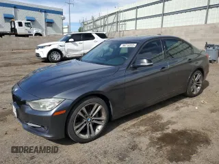 2013 BMW 3 Series 335i xDrive z VIN WBA3B9C55DF140791, wystawiony jako Copart lot #56216555 z przebiegiem 135 095 mil mil oraz Szkoda całkowita • Salvage title. Historia ofert i sprzedaży dostępna na DreamBid. Obrazek 1.