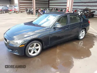 2013 BMW 3 Series 328i xDrive z VIN WBA3B3C52DF536321, wystawiony jako IAAI lot #42004170 z przebiegiem 70 985 mil mil oraz . Historia ofert i sprzedaży dostępna na DreamBid. Obrazek 17.