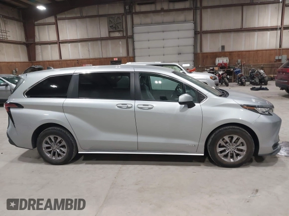 2021 Toyota Sienna LE with VIN 5TDKRKEC9MS043624, listed as a IAAI auction lot 41905045 with 63,993 mi miles. Bid and sale history available at carsss.com. Image 13.
