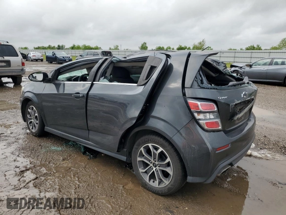 2018 Chevrolet Sonic LT z VIN 1G1JD6SH0J4108152, wystawiony jako Copart lot #55585585 z przebiegiem 42 040 mil mil oraz Szkoda całkowita • Salvage title. Historia ofert i sprzedaży dostępna na DreamBid. Obrazek 2.