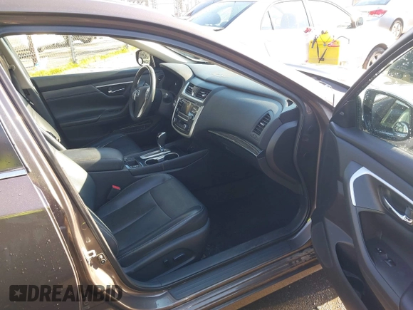2017 Nissan Altima 2.5 SV with VIN 1N4AL3AP1HC188360, listed as a IAAI auction lot 41432809 with 72,182 mi miles. Bid and sale history available at carsss.com. Image 5.