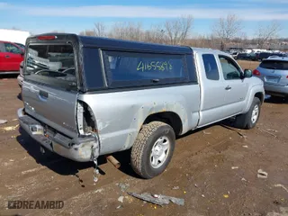 2008 Toyota Tacoma with VIN 5TEUU42N48Z512099, listed as a IAAI auction lot 41655898 with 62,477 mi miles. Bid and sale history available at carsss.com. Image 4.