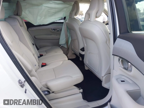 2022 Volvo XC90 Momentum with VIN YV4102CK2N1783804, listed as a IAAI auction lot 41171558 with 18,828 mi miles and . Bid and sale history available at DreamBid. Image 8.