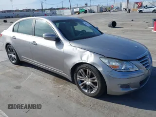 2009 Hyundai Genesis with VIN KMHGC46FX9U045182, listed as a IAAI auction lot 41936573 with 101,860 mi miles. Bid and sale history available at carsss.com. Image 1.