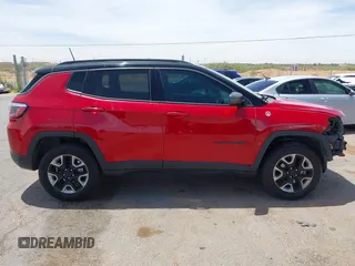 2018 Jeep Compass Trailhawk z VIN 3C4NJDDB3JT230514, wystawiony jako IAAI lot #42270703 z przebiegiem 86 696 mil mil oraz . Historia ofert i sprzedaży dostępna na DreamBid. Obrazek 14.