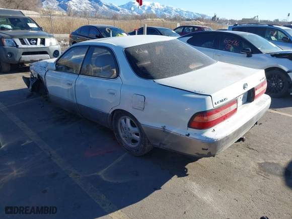 1996 Lexus ES 300 with VIN JT8BF12G2T0163288, listed as a IAAI auction lot 41371907 with 357,687 mi miles. Bid and sale history available at carsss.com. Image 3.
