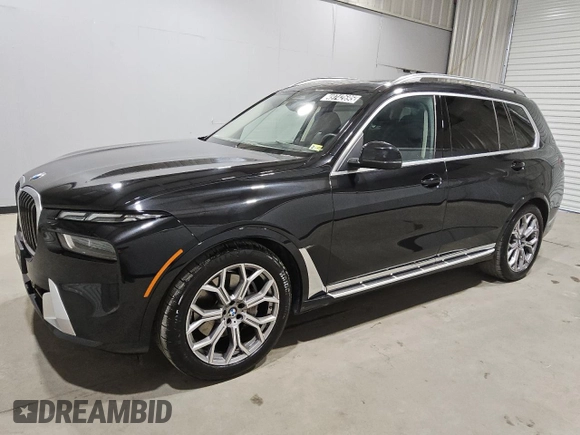 2024 BMW X7 xDrive40i with VIN 5UX23EM0XR9V32595, listed as a Copart auction lot 49742695 with 32,233 mi miles and Clean Title. Bid and sale history available at carsss.com. Image 1.
