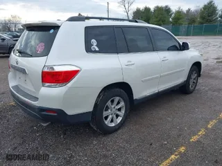 2011 Toyota Highlander with VIN 5TDZK3EHXBS048607, listed as a IAAI auction lot 41180677 with 211,295 mi miles. Bid and sale history available at carsss.com. Image 4.