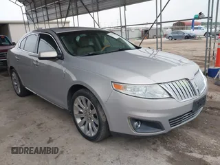 2009 Lincoln MKS z VIN 1LNHM93R39G634750, wystawiony jako IAAI lot #42179995 z przebiegiem 166 151 mil mil oraz . Historia ofert i sprzedaży dostępna na DreamBid. Obrazek 1.