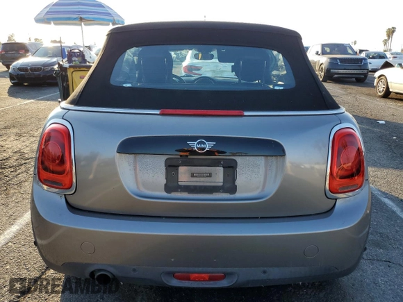 2019 MINI Convertible Cooper с VIN WMWWG5C5XK3F79624, выставлен на аукционе Copart как лот 42047405 с пробегом 52 977 миль миль и Списание • Salvage title. История ставок и продаж доступна на DreamBid. Изображение 6.