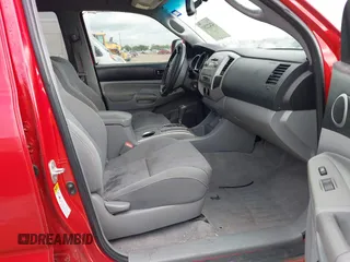 2010 Toyota Tacoma PreRunner z VIN 3TMJU4GN1AM094552, wystawiony jako IAAI lot #42422207 z przebiegiem 180 364 mil mil oraz . Historia ofert i sprzedaży dostępna na DreamBid. Obrazek 5.