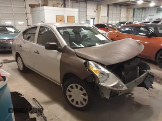 2015 Nissan Versa S Plus with VIN 3N1CN7APXFL930201, listed as a IAAI auction lot 41614591 with 137,226 mi miles. Bid and sale history available at carsss.com. Image 1.