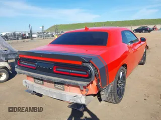 2016 Dodge Challenger R/T Scat Pack z VIN 2C3CDZFJ2GH345692, wystawiony jako IAAI lot #41686233 z przebiegiem 120 723 mil mil oraz . Historia ofert i sprzedaży dostępna na DreamBid. Obrazek 4.