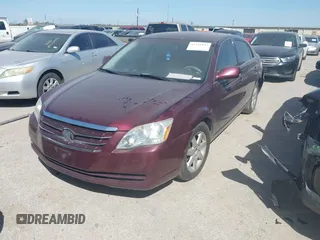 2007 Toyota Avalon XL z VIN 4T1BK36B97U205988, wystawiony jako IAAI lot #41738847 z przebiegiem 99 951 mil mil oraz . Historia ofert i sprzedaży dostępna na DreamBid. Obrazek 2.