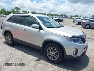 2014 Kia Sorento LX z VIN 5XYKTCA63EG515533, wystawiony jako IAAI lot #42467942 z przebiegiem 177 661 mil mil oraz . Historia ofert i sprzedaży dostępna na DreamBid. Obrazek 1.