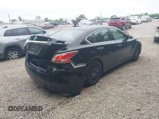 2015 Nissan Altima 2.5 z VIN 1N4AL3AP9FC195019, wystawiony jako IAAI lot #42315205 z przebiegiem 176 402 mil mil oraz . Historia ofert i sprzedaży dostępna na DreamBid. Obrazek 4.