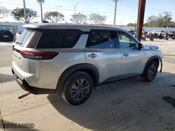 2024 Nissan Pathfinder S with VIN 5N1DR3AA7RC293984, listed as a Copart auction lot 42740525 with 1,627 mi miles and Salvage Title. Bid and sale history available at carsss.com. Image 3.