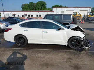 2017 Nissan Altima SR z VIN 1N4AL3AP3HC202002, wystawiony jako IAAI lot #42160655 z przebiegiem 174 226 mil mil oraz . Historia ofert i sprzedaży dostępna na DreamBid. Obrazek 13.