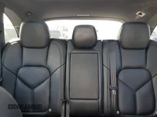 2017 Porsche Cayenne z VIN WP1AA2A23HKA80342, wystawiony jako Copart lot #60908035 z przebiegiem 61 583 mil mil oraz Szkoda całkowita • Salvage title. Historia ofert i sprzedaży dostępna na DreamBid. Obrazek 10.