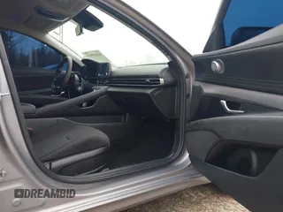 2025 Hyundai Elantra SE z VIN KMHLL4DG3SU860243, wystawiony jako IAAI lot #41899929 z przebiegiem 26 162 mil mil oraz . Historia ofert i sprzedaży dostępna na DreamBid. Obrazek 5.