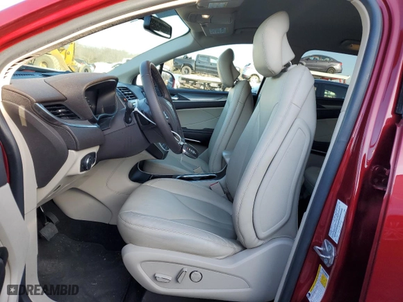 2019 Lincoln MKC Standard with VIN 5LMCJ1D98KUL51817, listed as a Copart auction lot 36940254 with 25,877 mi miles. Bid and sale history available at carsss.com. Image 7.
