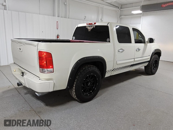 2011 GMC Sierra 1500 Denali z VIN 3GTP2XE21BG345323, wystawiony jako Copart lot #43329045 z przebiegiem 236 126 mil mil oraz Czysty tytuł • Clean title. Historia ofert i sprzedaży dostępna na DreamBid. Obrazek 3.