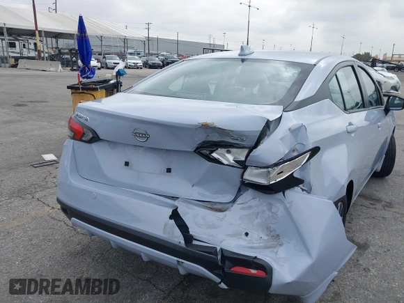 2024 Nissan Versa SV z VIN 3N1CN8EV8RL883656, wystawiony jako IAAI lot #42189707 z przebiegiem 18 509 mil mil oraz . Historia ofert i sprzedaży dostępna na DreamBid. Obrazek 6.