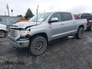 2017 Toyota Tundra Platinum z VIN 5TFAY5F12HX666144, wystawiony jako IAAI lot #41576751 z przebiegiem 131 514 mil mil oraz . Historia ofert i sprzedaży dostępna na DreamBid. Obrazek 2.