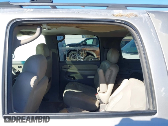 2002 GMC Yukon XL SLT with VIN 1GKFK16Z72J253852, listed as a IAAI auction lot 41606033 with 121,365 mi miles. Bid and sale history available at carsss.com. Image 6.