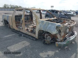 2020 GMC Sierra 1500 SLT z VIN 3GTU9DET0LG283033, wystawiony jako IAAI lot #41887798 z przebiegiem Nie podano mil oraz . Historia ofert i sprzedaży dostępna na DreamBid. Obrazek 1.