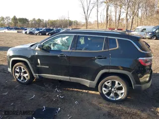 2018 Jeep Compass Limited with VIN 3C4NJDCB8JT264014, listed as a IAAI auction lot 41668627 with 97,847 mi miles. Bid and sale history available at carsss.com. Image 14.