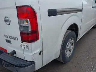 2013 Nissan NV Cargo SV z VIN 1N6BF0LY9DN112245, wystawiony jako IAAI lot #39354014 z przebiegiem 394 272 mil mil oraz . Historia ofert i sprzedaży dostępna na DreamBid. Obrazek 6.