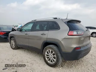 2020 Jeep Cherokee Latitude z VIN 1C4PJLCX7LD511157, wystawiony jako Copart lot #56926835 z przebiegiem 108 618 mil mil oraz Szkoda całkowita • Salvage title. Historia ofert i sprzedaży dostępna na DreamBid. Obrazek 2.