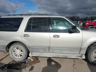 2006 Ford Expedition Special Service with VIN 1FMPU15526LA97931, listed as a IAAI auction lot 41296168 with 160,669 mi miles. Bid and sale history available at carsss.com. Image 14.