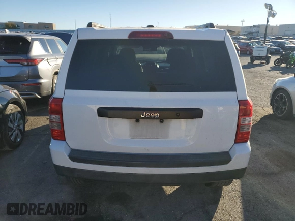 2011 Jeep Patriot Sport z VIN 1J4NT1GB1BD216200, wystawiony jako Copart lot #88791135 z przebiegiem Nie podano mil oraz Czysty tytuł • Clean title. Historia ofert i sprzedaży dostępna na DreamBid. Obrazek 6.