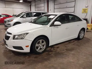 2014 Chevrolet Cruze 1LT z VIN 1G1PC5SB5E7390585, wystawiony jako IAAI lot #42567546 z przebiegiem 119 076 mil mil oraz . Historia ofert i sprzedaży dostępna na DreamBid. Obrazek 19.