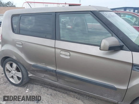 2010 Kia Soul + with VIN KNDJT2A22A7045182, listed as a IAAI auction lot 41322297 with 178,817 mi miles. Bid and sale history available at carsss.com. Image 6.